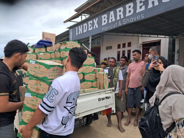 Pesantren Oemar Diyan Salurkan Bantuan untuk Korban Banjir di Pidie Jaya