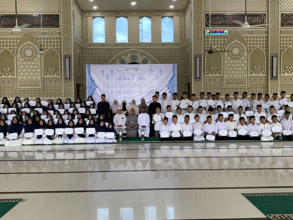 Penutupan Daurah Ramadhan Oemar Diyan, Santri Terbaik dan Teladan Dianugerahi Penghargaan
